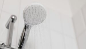 Cambiar bañera por ducha en Badajoz: precio y proceso